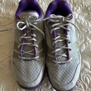 Size 8 1/2 Prince tennis sneakers in excellent condition worn once or twice